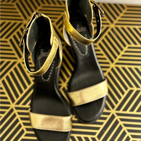 Zodiac Lisa block heel sandal — size 8 - Picture 3 of 5